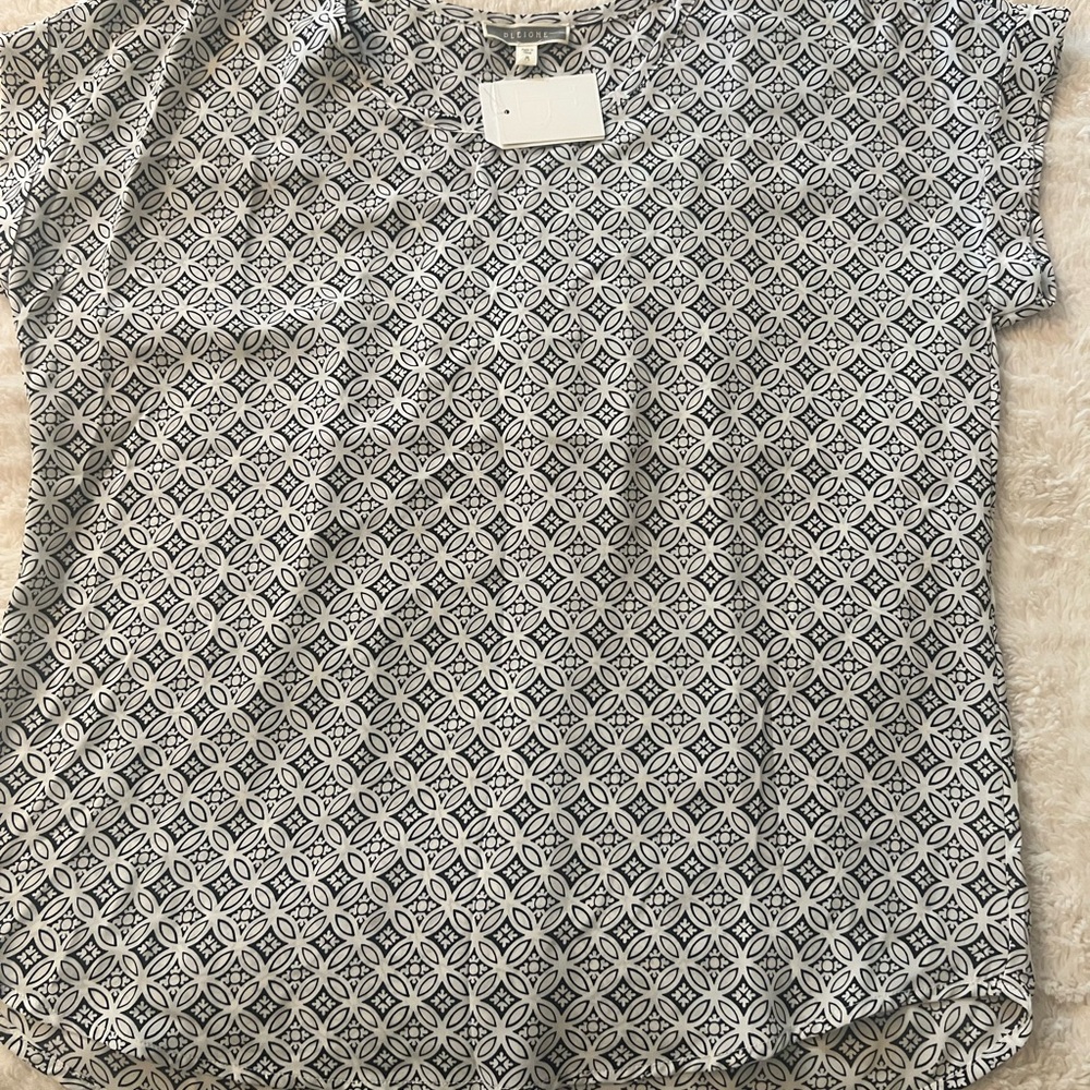 NWT Ladies Pleione Black and White Geometric Blouse, Size Medium